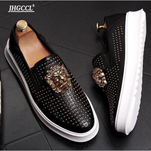 Mens brand rivet high-end casual flat shoes real leather mens loafers rock hip-hop mixed color shoes Zapatos Hombre A26