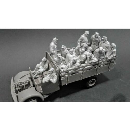 1:35 Resin Figure Model Kit Unassambled Unpainted 1012 (16 figures WITH 2 benches NO CAR)