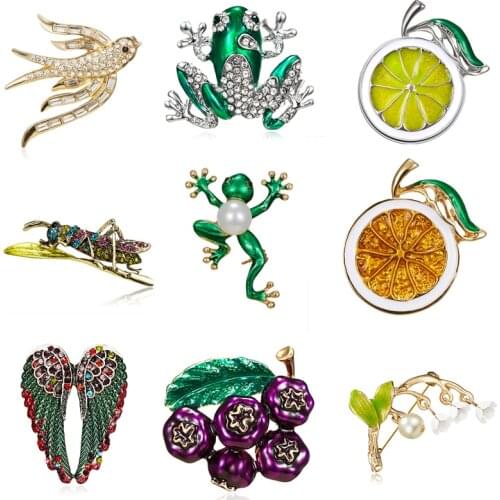 Cute Green Enamel Frog Imitation Pearl Brooches for Women Men Punk Angel Wings Orchid Dragonfly Party Bag Accessory Brooch Pins