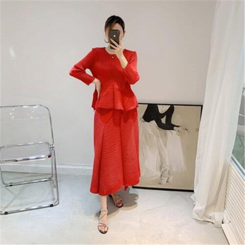 Miyake fold two-piece set 2021 spring new product age-reducing fashion fold skirt suit shows thin temperament two-piece female