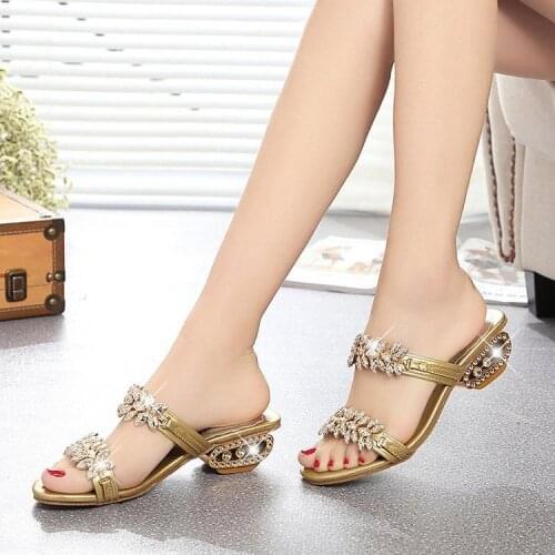 New Women Slippers Summer Beach Sandals Fashion Women Rhinestone Outdoor Slippers Flip Flops Shoes Female Mujer