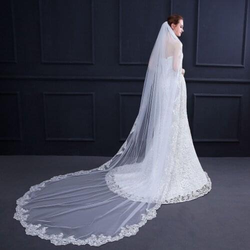 2018 New Bridal veil 3m Long Cathedral Veil Ivory Wedding Veil 3M With Comb Lace Beads Mantilla Wedding Accessories EE18013