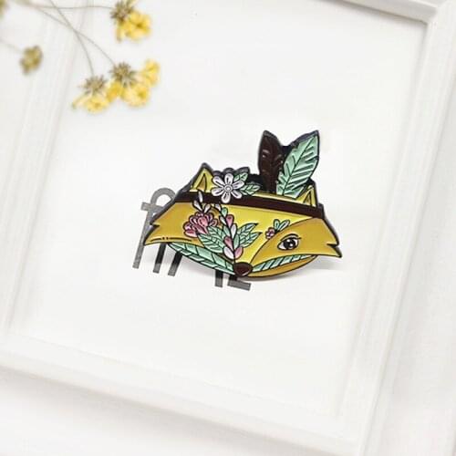 Cartoon Creative Flowers Cover One-eyed Fox Personality Design Exquisite Drip Enamel Brooch Fashion Animal Avatar Wild Badge
