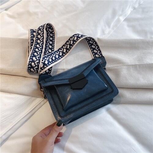 On the new small bag womens bag new 2020 Korean wide shoulder strap small square bag fashion simple texture messenger bag