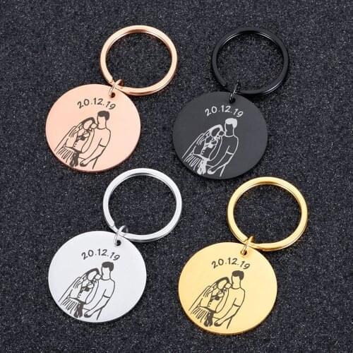 Personality Keychains Engraving Date Round Charm With Images Of Men And Women Keychains For Couples Gift For Girlfriend
