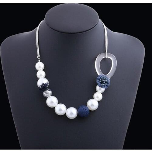 Acrylic Flower Lace Pendant Necklace Geometric Fashion Beads Pendant Necklace for Women Trendy Fashion Accessories Girl Gift