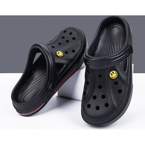 Hot Sale Summer Black Clogs Men Slippers Couple Cute Pattern Hole Shoes Cheap Beach Sandals Men Air cushion Casual Garden Shoes