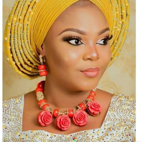 Elegant Women Chunky Flowers Pendant Necklace Set Real Coral Beads Choker Necklace Jewelry for Bride CNR855