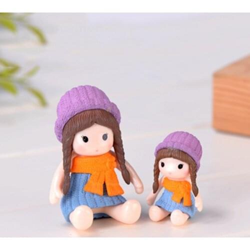 ZOCDOU 1 Piece Long Hair Girl in Hat Beauty Woman Mother Daughter Goddess Small Statue Figurine Crafts Ornament DIY Miniatures