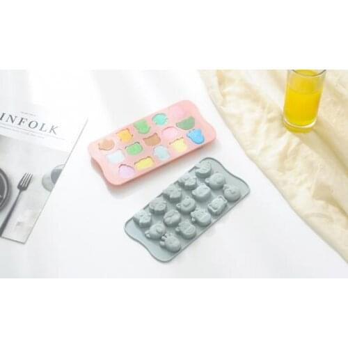In the middle of the cartoon, the pig silicone ice grid mold silicone chocolate mold Diy baking tool