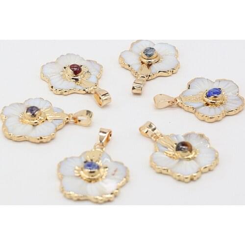 Natural Semi-Precious Stone Shell-Covered Gold Rim Pendant Opal crystal Flower-Shaped Pendant for DIY Necklace Jewelry 25x25mm
