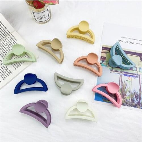 Newest Solid Color Plastic Hair Clip Geometric Hair Claw Clamps Clips for Women Hairpins Barrette Crab Hair Accessories Gifts