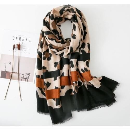 2020 Luxury Brand Style Fashion Headscarf Leopord Pattern Cotton Linen Winter Scarf Women Versatile Silk Scarves Printed Shawl
