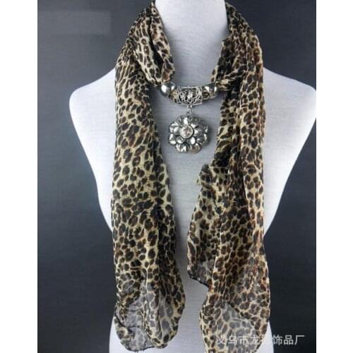 2018 Fashion leopard grain printing scarf alloy pendant PL031