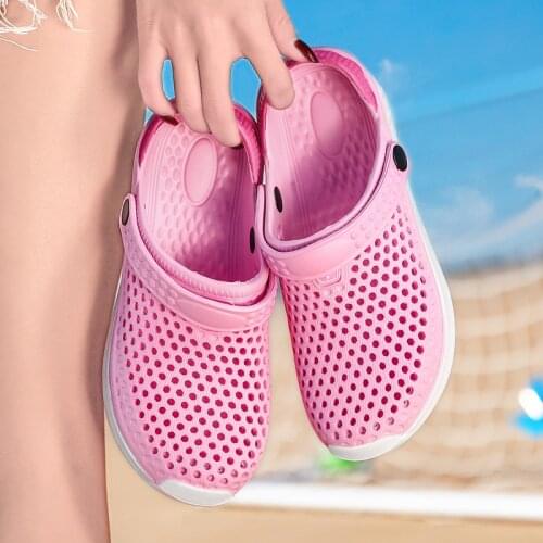 Womens Slipper Men Flat Beach Couple Sandals Summer Outdoors Hole Shoes Light Anti-Slip Sole Slides Ventilated Upper Indoors