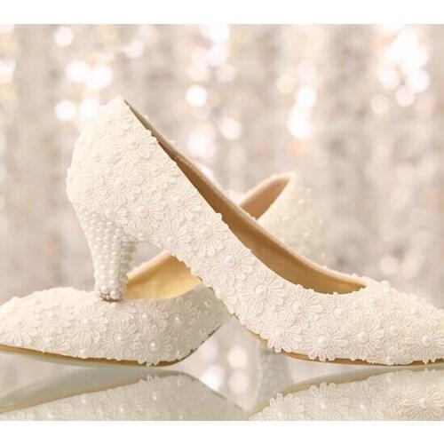 2018 Gorgeous And Fashion White lace flower wedding shoes low heel Wedding Party Prom Shoes pearl bridal shoes princess
