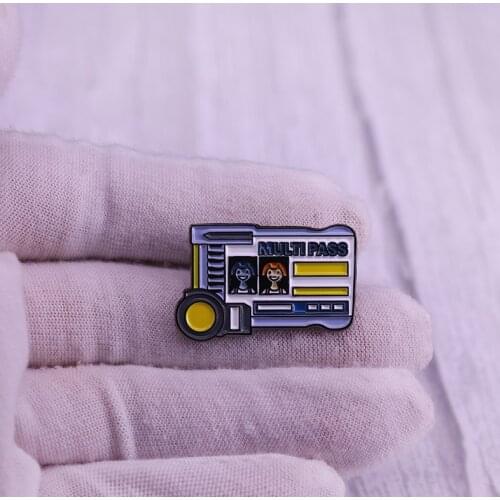 Multipass Fifth Element enamel pin