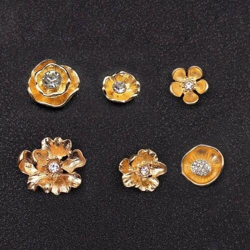 2020New 100Pcs Metal Gold Alloy Flower Rhinestones Buttons for Birthday Party Decor clothes or DIY hair accessoriess HZ692-HZ7
