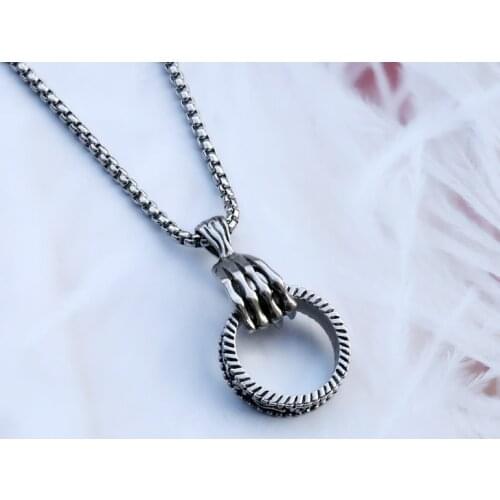 Fashion Retro Silvery Tide Men and Women Personality Gothic Punk Style Skull Hand Grip Ring Ring Pendant Wholesale