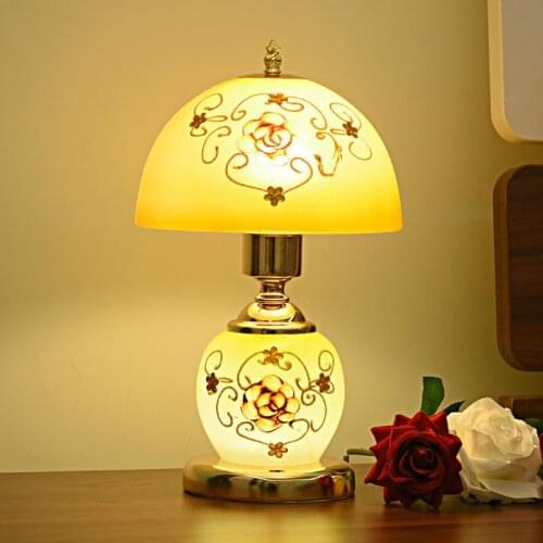 European table lamp bedroom bedside lamp creative wedding wedding romantic simple modern warm princess small lamp household