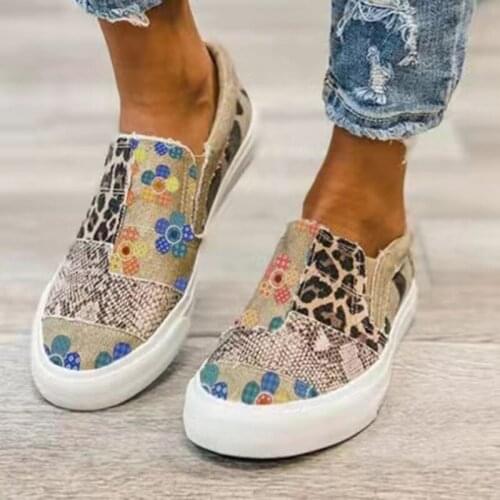 2021 womens spring autumn Europe and The United States large size snakeskin splice print flat canvas shoes female