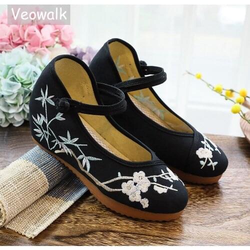 Veowalk Plum Flower Embroidered Women Canvas Flat Platforms Chinese Style Ankle Strap Ladies Casual Cotton Denim Fabric Shoes