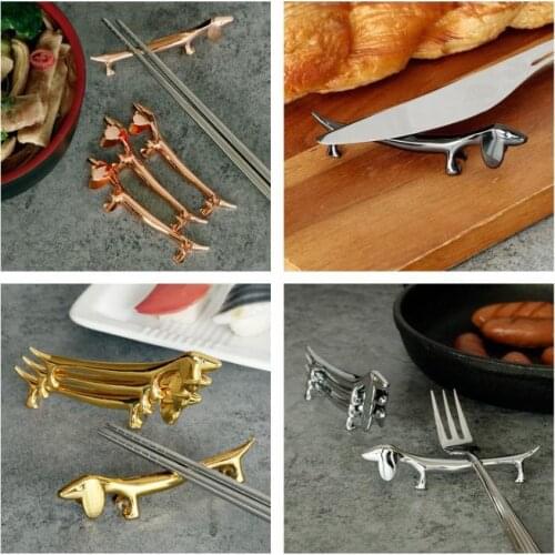 100pcs Creative dachshund style chopsticks rest 4 colors zinc alloy cutlery holder hotel restaurant dog chopsticks rack SN2667