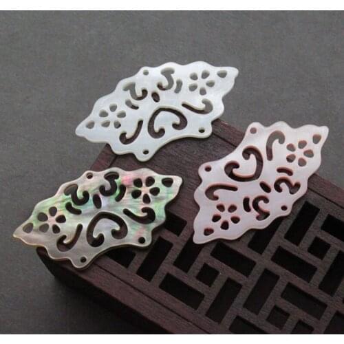 5pcs / bag natural shell carved hollow hanging piece 38x24mm cherry blossom fan-shaped DIY necklace hairpin jewelry accessories