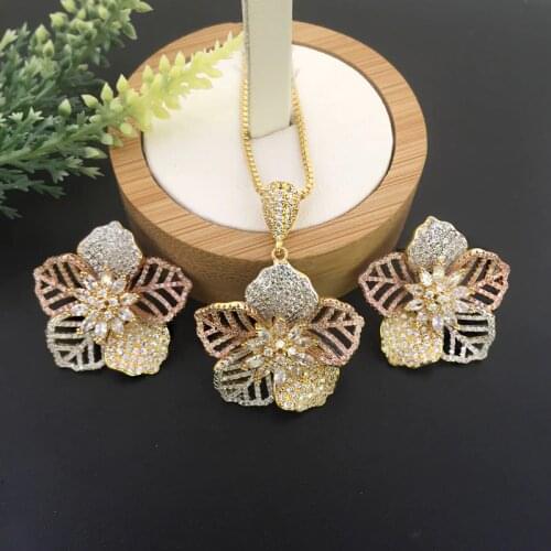Lanyika Fashion Jewelry Exquisite Snowflake Micro inlay Necklace with Earrings for Wedding Banquet Luxury Best Gift