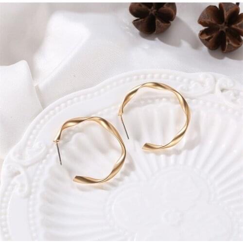 Female Creative Earrings Simple Geometric Twisted Earring Retro Jewelry