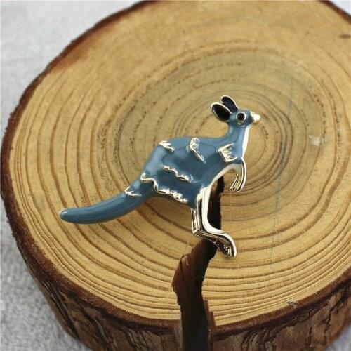 2021 custom new grey oil drip kangaroo brooch fashion animal style corsage female Qingdao factory