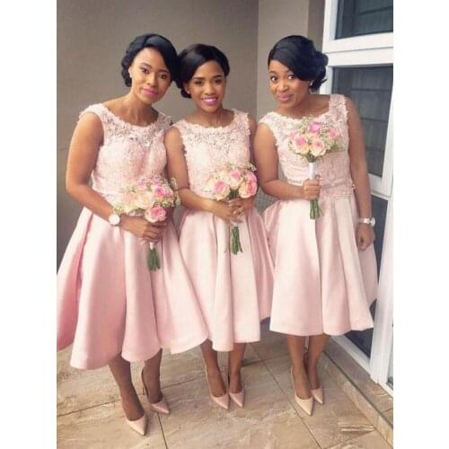 2019 Vintage Petty Pink Lace Top Sleeveless Satin Tea Length Bridesmaid Dresses Scoop Neck Lace Up Back with Sash