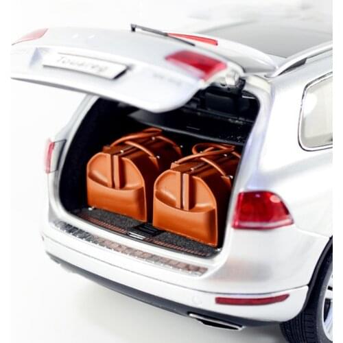 1:18 Car Model Suitcase Leather Bag Handbag Scene Decoration Ornament for 1/18 Vehicle Model Display Collectible