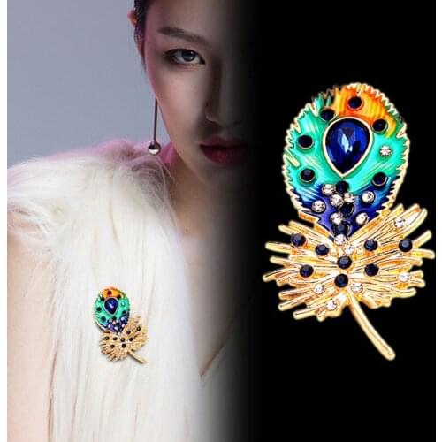 Vintage Peacock Feather Enamel Pins Brooches Women Pearl Luxury Jewelry Scarf Buckle Clothing Accessories