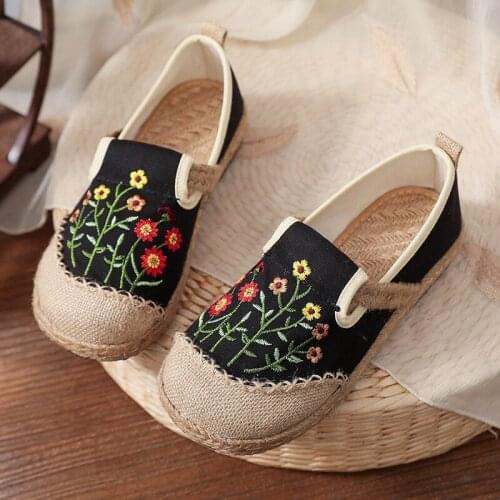 2021 Spring New Ladies Ethnic Style Embroidered Shoes Fashion Flat-heel Low-cut Ladies Cloth Shoes Embroidered Hanfu Shoes