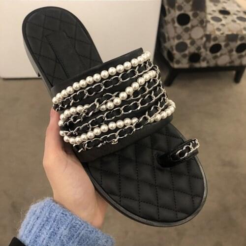 2021 Pearl Slippers Women Graceful Pearl Chain Slippers Summer Wear Flat Toe Beach Roman Shoes Female Diamond Outdoor Sandals