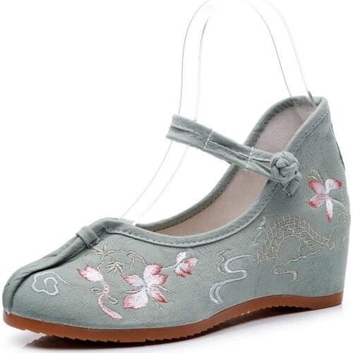 Vintage Butterfly Embroidery Ladies 3cm Hidden Platform Shoes Jacquard Old Beijing Footwear For Elegant Women Comfort