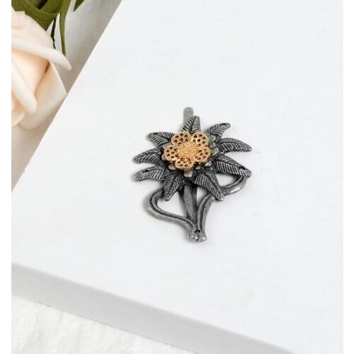 Second World War German Army Edelweiss Mountain Troops hat badge pin Conquering the Alps brooches