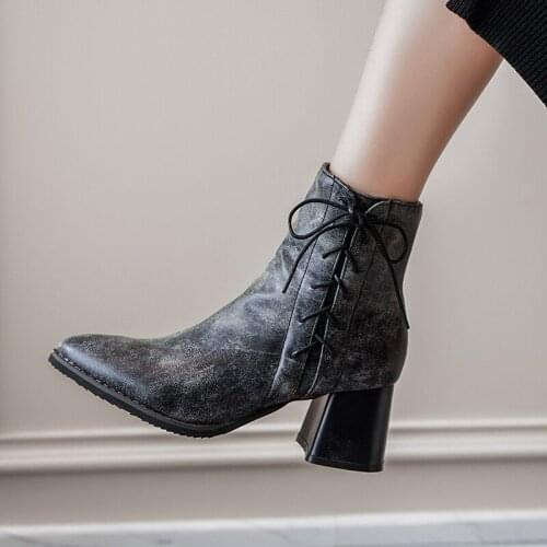 Large European and American thick heel short boots for womens versatile pointed boots with zipper at the back chic Martin boots