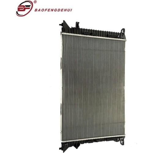 Engine Water Tanks Raditor 8K0121251AJ For Audi A4 A4AR A4Q A5CA A5CO AQ5 Auto Parts Water Tanks