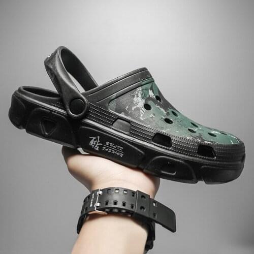 Summer Camouflage Hole Shoes Men Sandals Crok Rubber Sole Garden Shoes Outdoor Non-slip Beach Shoes Flat SandalsHome Slippers
