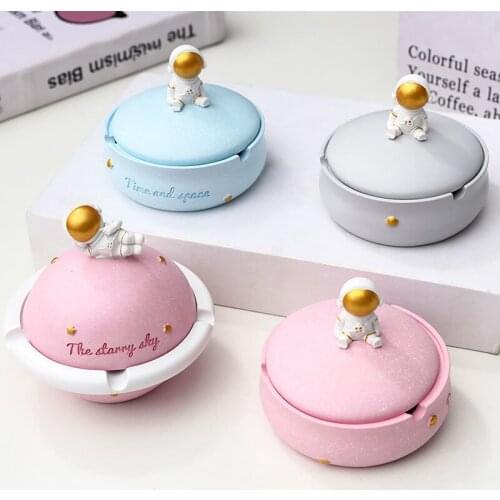 Nordic Ins Resin Ashtray with Lid Ornaments Home Living Room Bedroom Furnishings Crafts Boyfriend Gift Outdoor Portable Ashtray