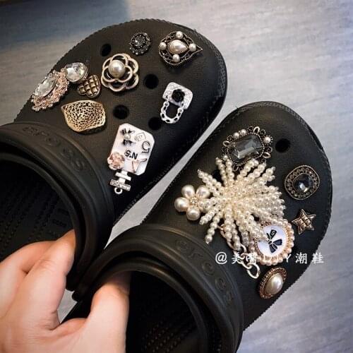Luxury retro Shiny Croc Charms Designer DIY Noble pearl Shoes Decaration for croc JIBZ Clogs women Elegant lady Girls Gifts