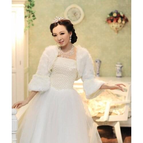 Winter Long Flare Sleeves Bridal Wraps With Lace Warm Faux Fur Shawl Boleros Bridal Jacket Ivory Elegant Evening Coat LT071