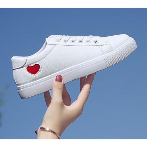 2021 Autumn Womens Shoes Fashion New Ladies Pu Leather Shoes Ladies Breathable Cute Heart-shaped Flat Casual Shoes White Sneake
