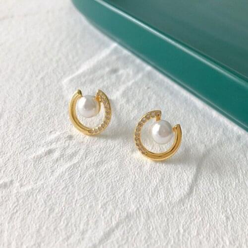 Exquisite Gold Color C-Shape Pearl Stud Earrings for Cocktail Party Womens Crystal Earrings Fine Jewelry Earrings Birthday Gift