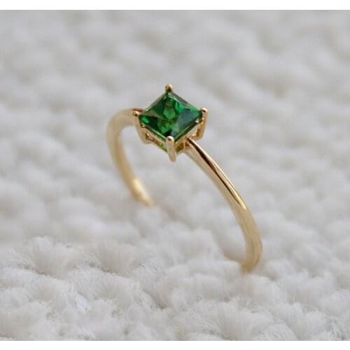 2021 Exquisite Engagement Emerald Ring 925 Sterling Silver Emerald Gemstone Ring Golden Cocktail Zircon Emerald Ring
