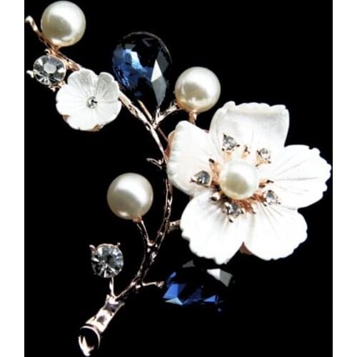 High-end Carved Shell Crystal Plum Brooch Pin Beautiful Silk Scarf Buckle Shawl Buckle Female