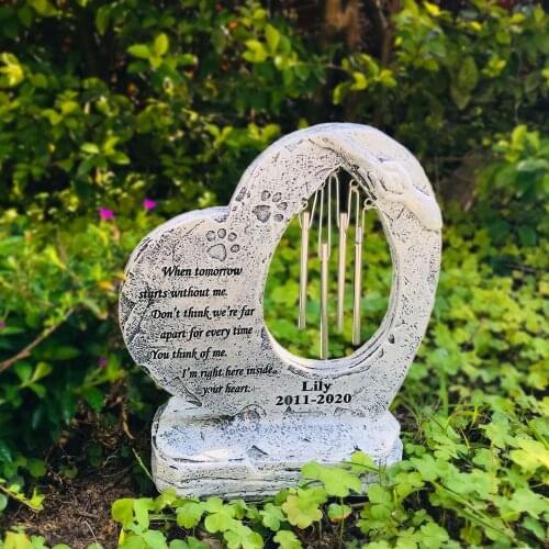 Puppy Tombstone Pet Memorial Stone Garden Pet Monument With Photo Frame Heart-Shaped Wind Chime For for Loss of Pet Gifts