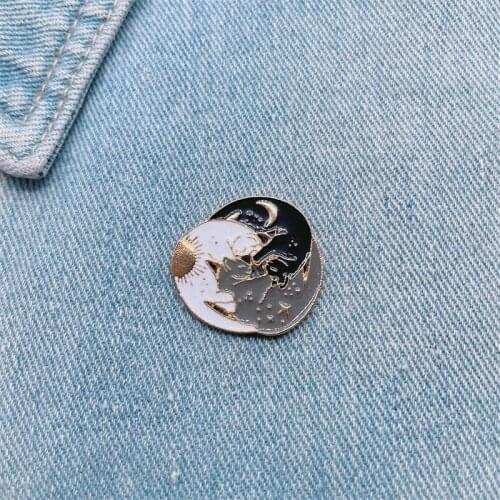 Cartoon Cute Animal Enamel Brooch Three Kittens Hug Sun Star Moon Alloy Pins Badge Punk Accessories Woman Jewelry Gift For Kid